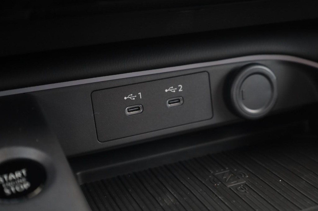 Nissan Sentra Vehicle Image 17