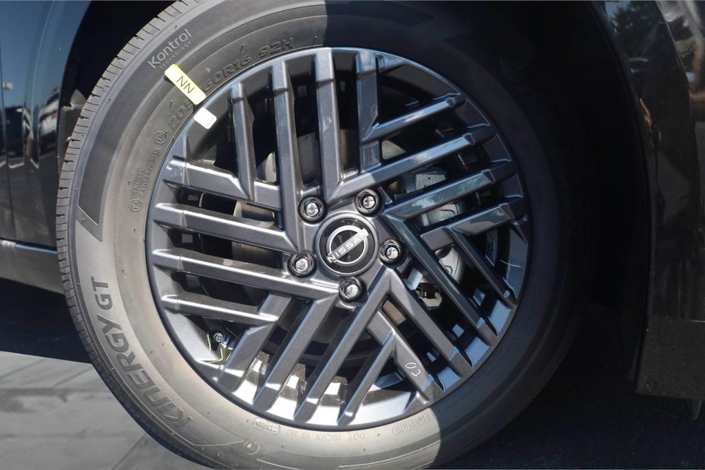 Nissan Sentra Vehicle Image 03