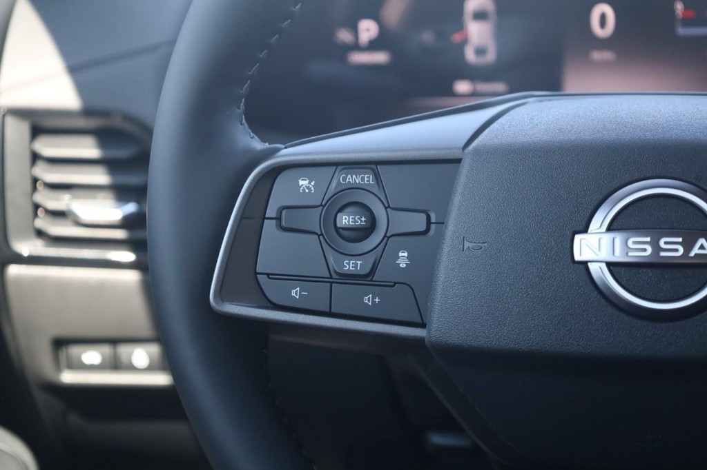 Nissan Sentra Vehicle Image 10