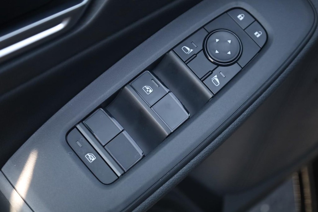 Nissan Sentra Vehicle Image 11