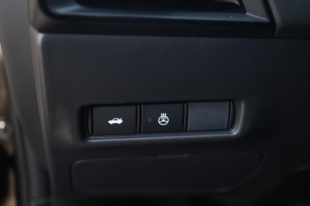 Nissan Sentra Vehicle Image 12