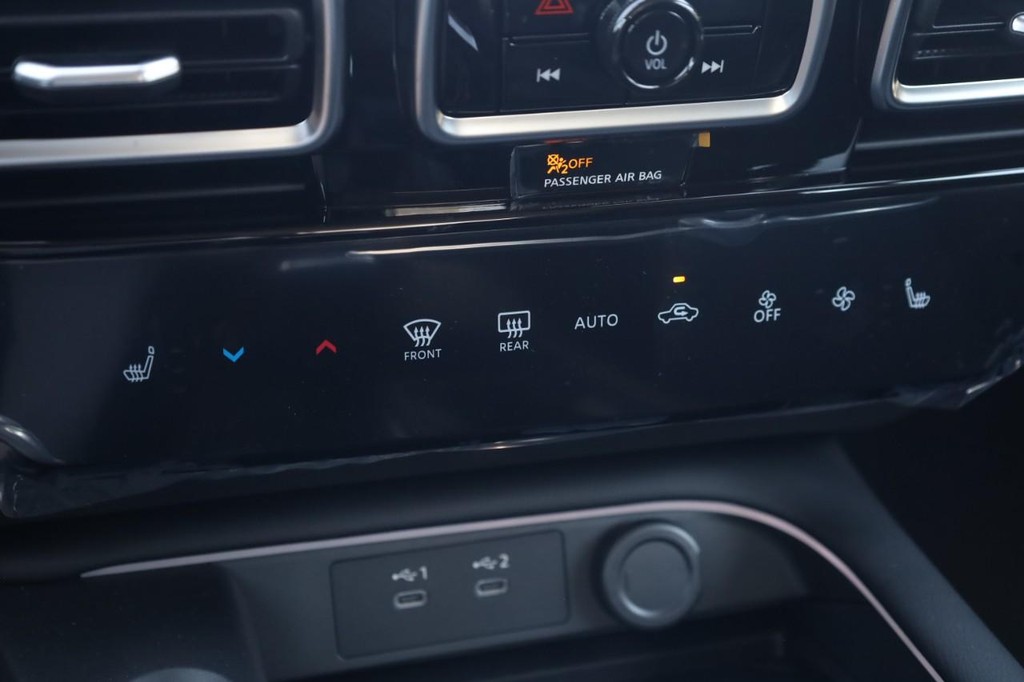 Nissan Sentra Vehicle Image 16