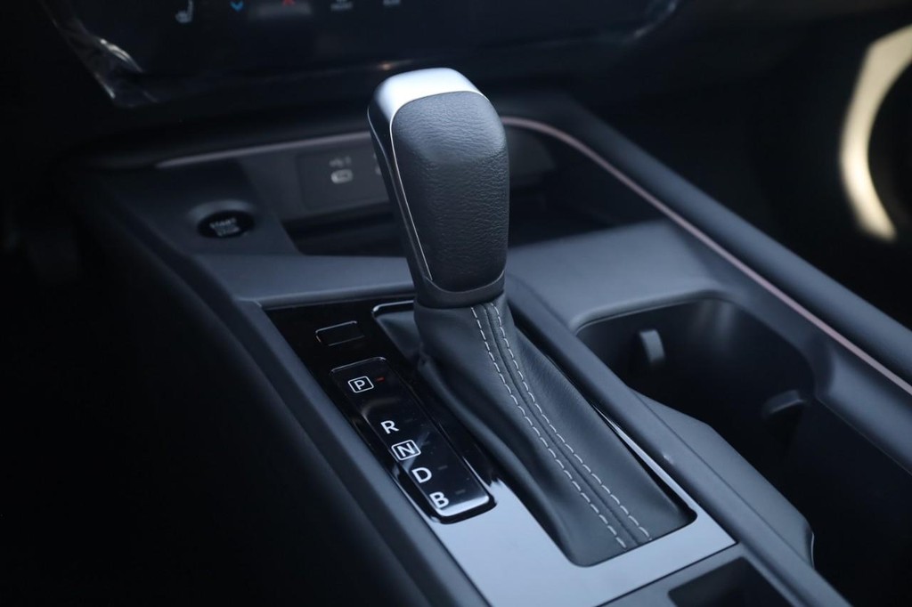 Nissan Sentra Vehicle Image 19