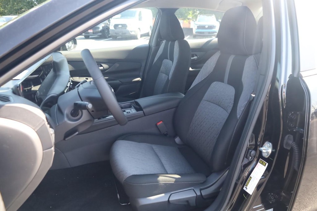 Nissan Sentra Vehicle Image 20