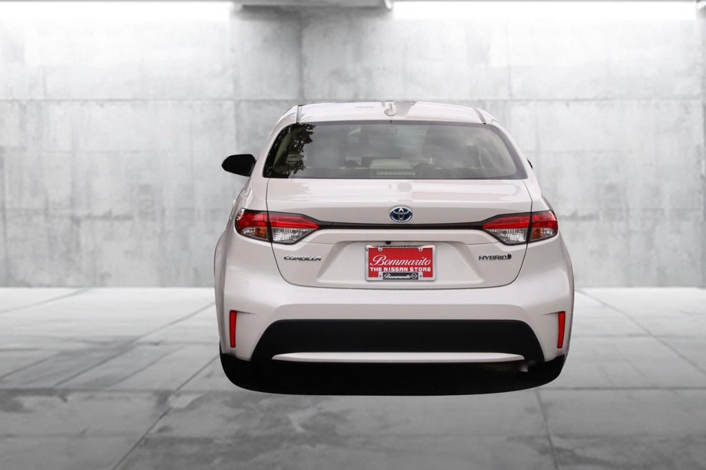 Toyota Corolla Vehicle Full-screen Gallery Image 6