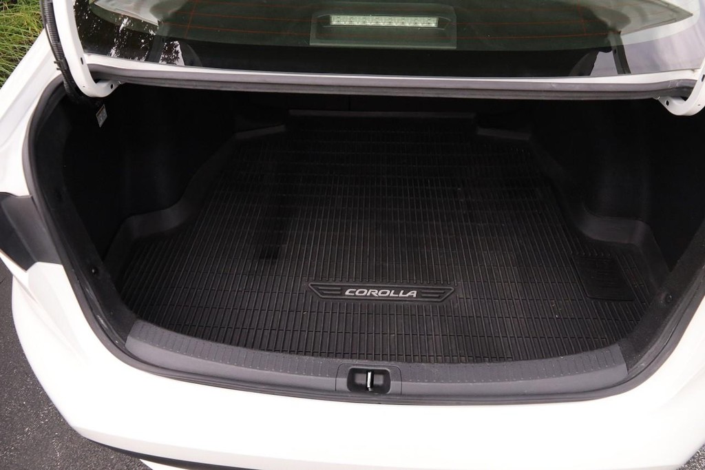 Toyota Corolla Vehicle Full-screen Gallery Image 7