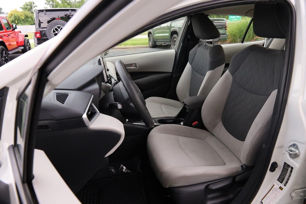 Toyota Corolla Vehicle Full-screen Gallery Image 8