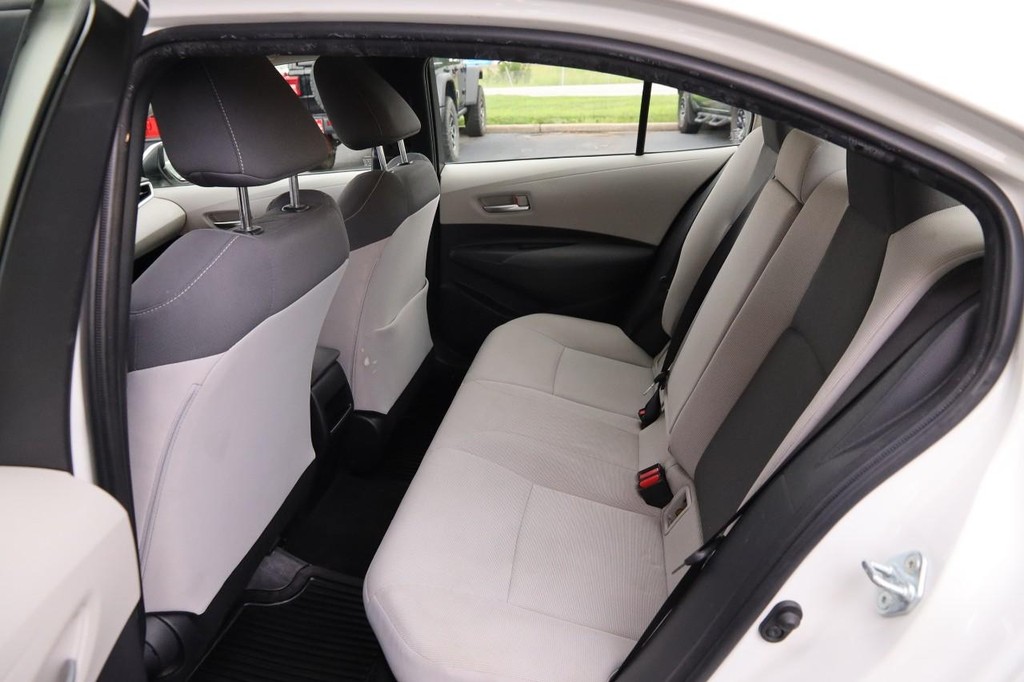 Toyota Corolla Vehicle Full-screen Gallery Image 9