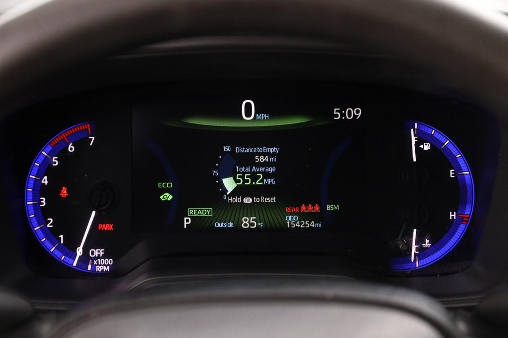 Toyota Corolla Vehicle Full-screen Gallery Image 13