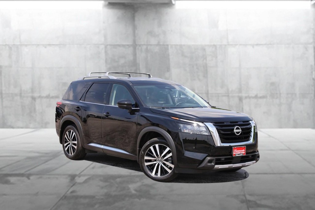 Nissan Pathfinder Vehicle Image 02