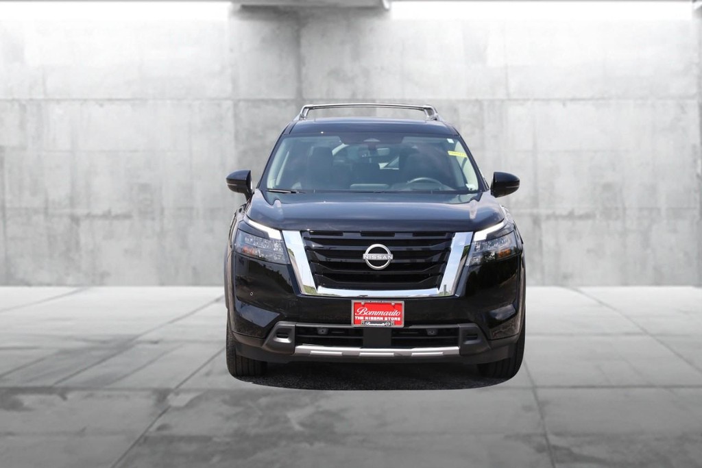 Nissan Pathfinder Vehicle Image 04