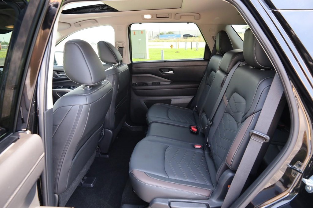 Nissan Pathfinder Vehicle Image 11
