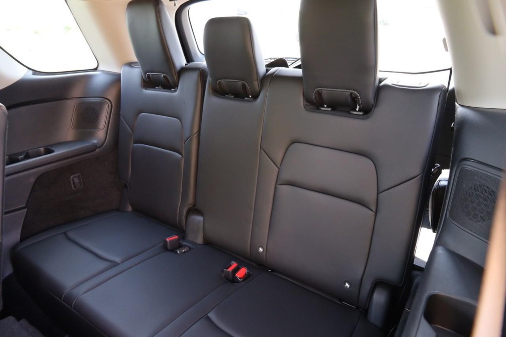 Nissan Pathfinder Vehicle Image 12