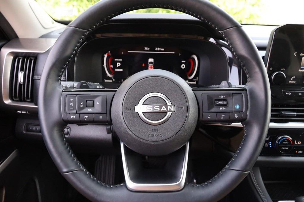 Nissan Pathfinder Vehicle Image 13