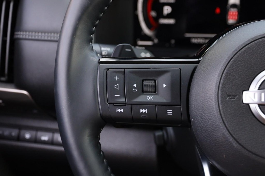 Nissan Pathfinder Vehicle Image 14