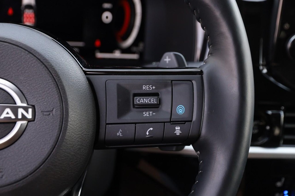 Nissan Pathfinder Vehicle Image 15