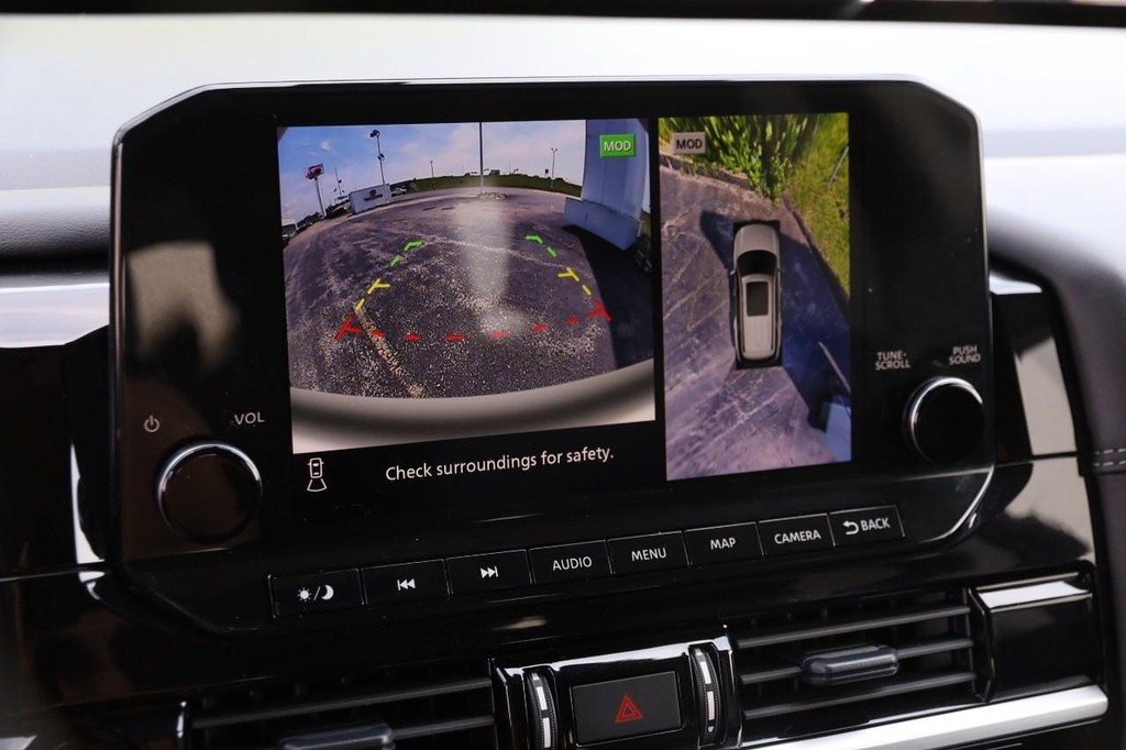 Nissan Pathfinder Vehicle Image 18