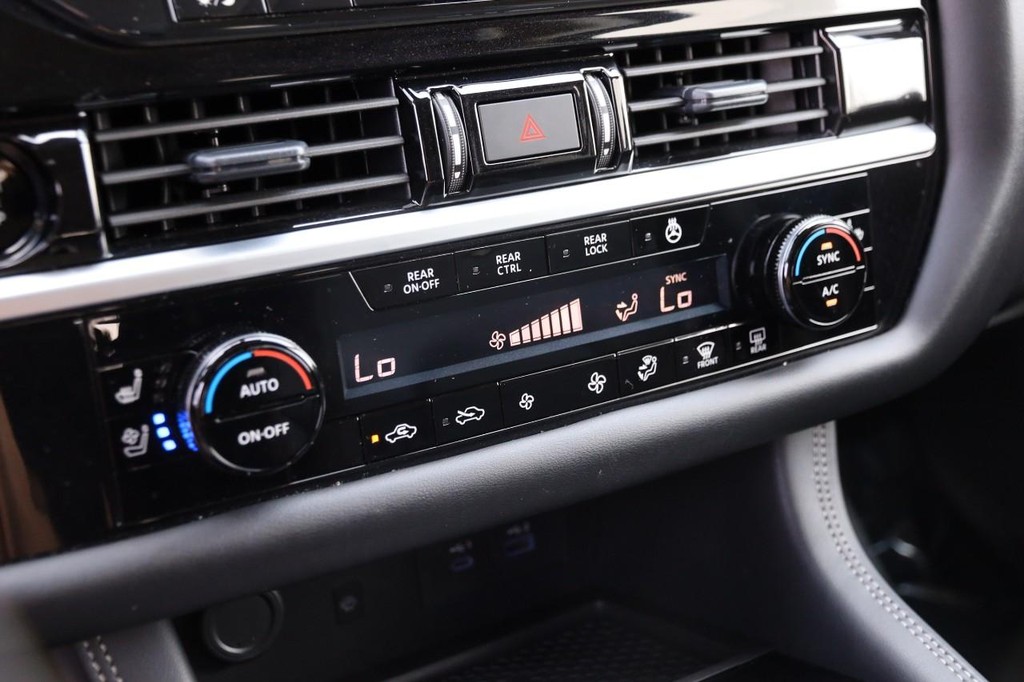 Nissan Pathfinder Vehicle Image 19