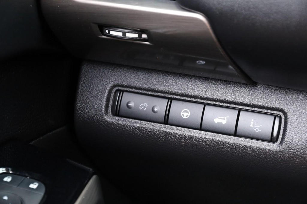 Nissan Pathfinder Vehicle Image 24