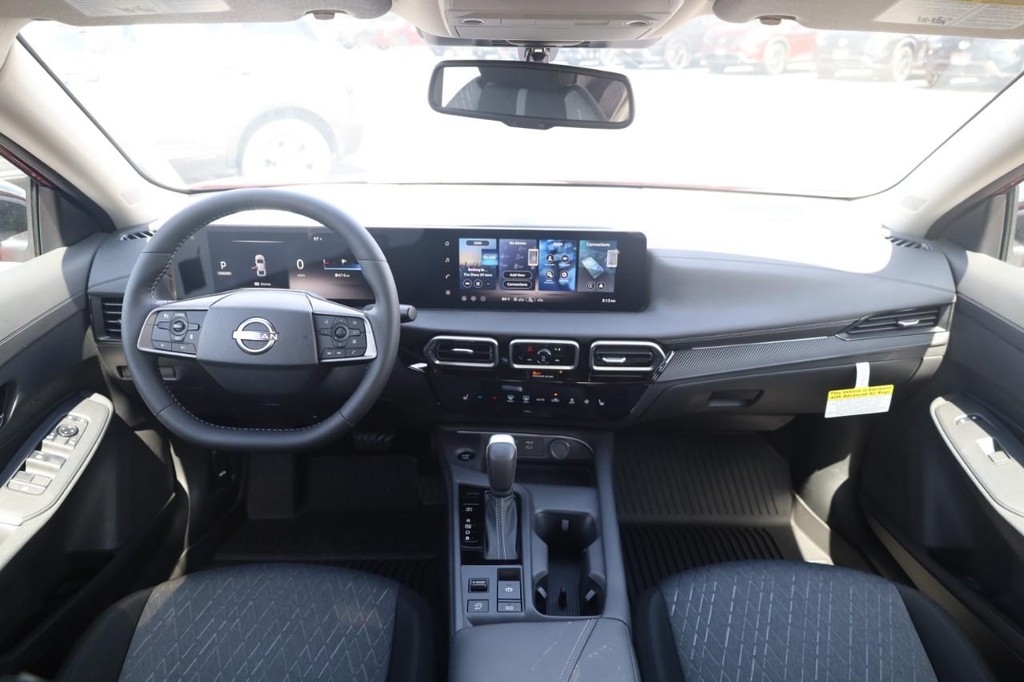 Nissan Sentra Vehicle Image 07
