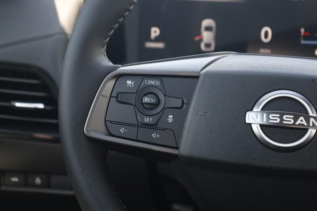 Nissan Sentra Vehicle Image 10