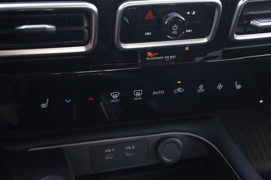 Nissan Sentra Vehicle Image 16