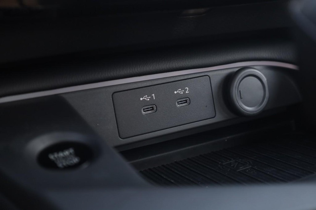 Nissan Sentra Vehicle Image 17