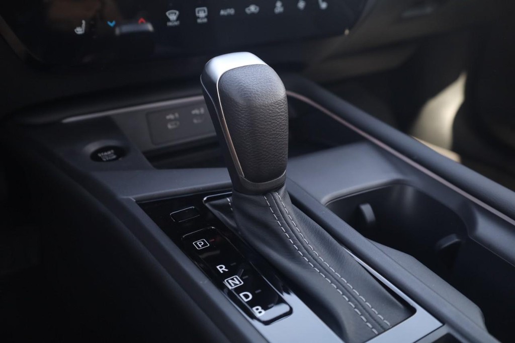 Nissan Sentra Vehicle Image 19