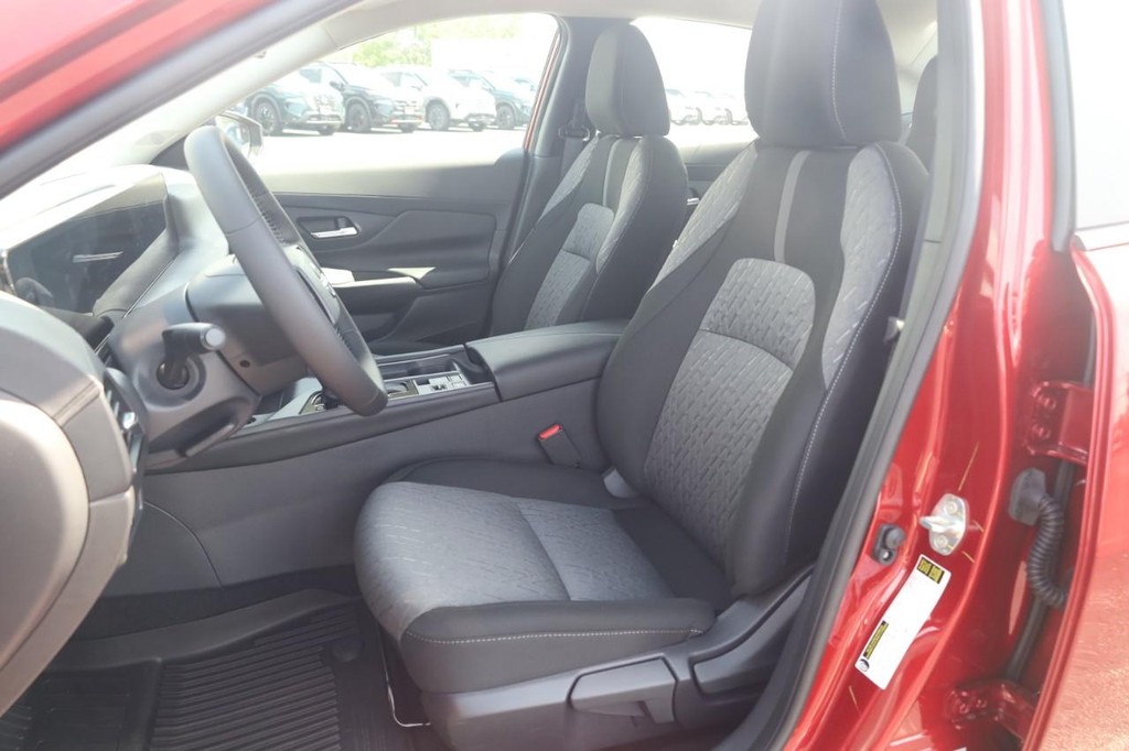 Nissan Sentra Vehicle Image 20