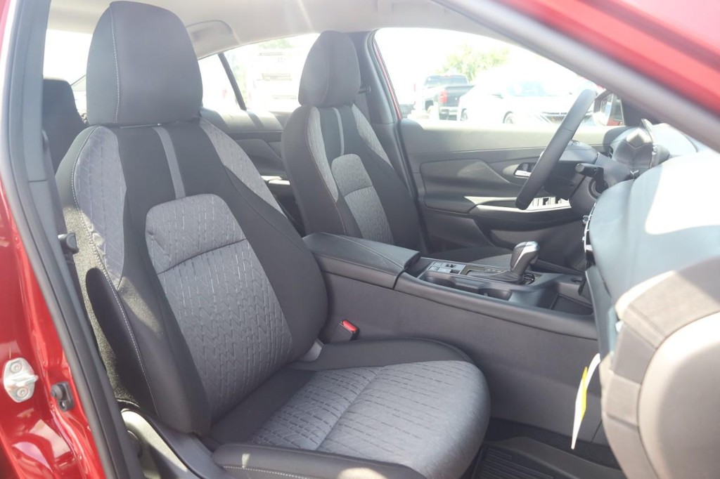 Nissan Sentra Vehicle Image 21