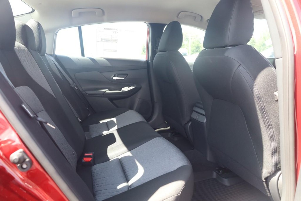 Nissan Sentra Vehicle Image 22
