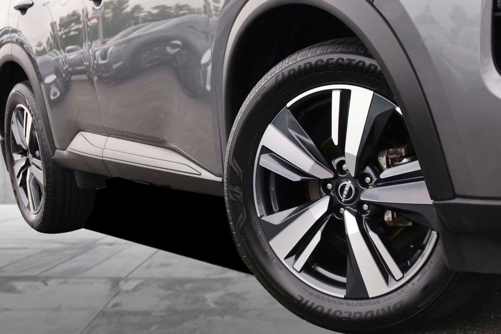 Nissan Rogue Vehicle Image 03
