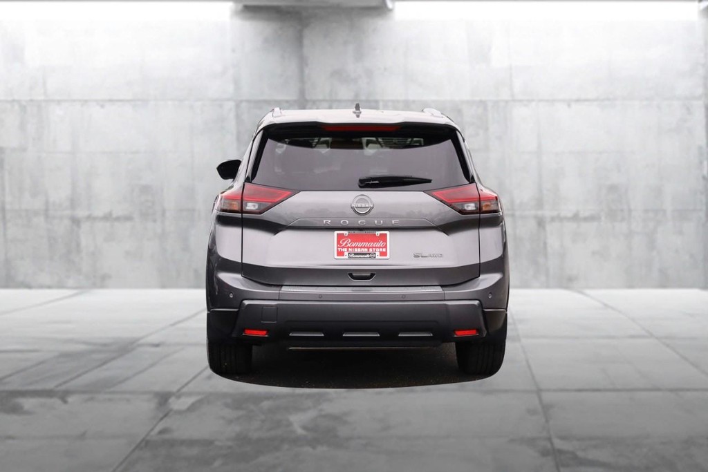 Nissan Rogue Vehicle Image 06