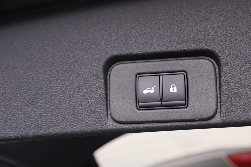 Nissan Rogue Vehicle Image 08