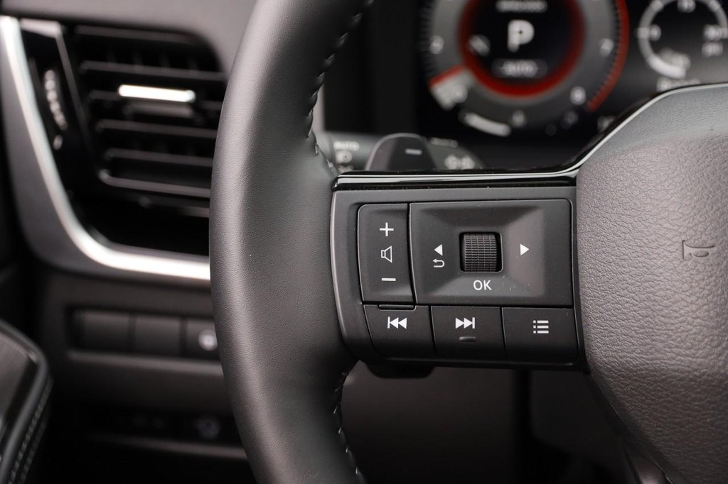 Nissan Rogue Vehicle Image 13