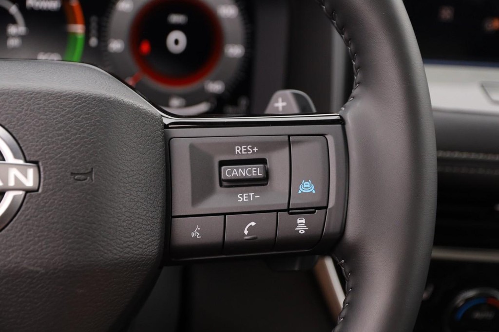 Nissan Rogue Vehicle Image 14