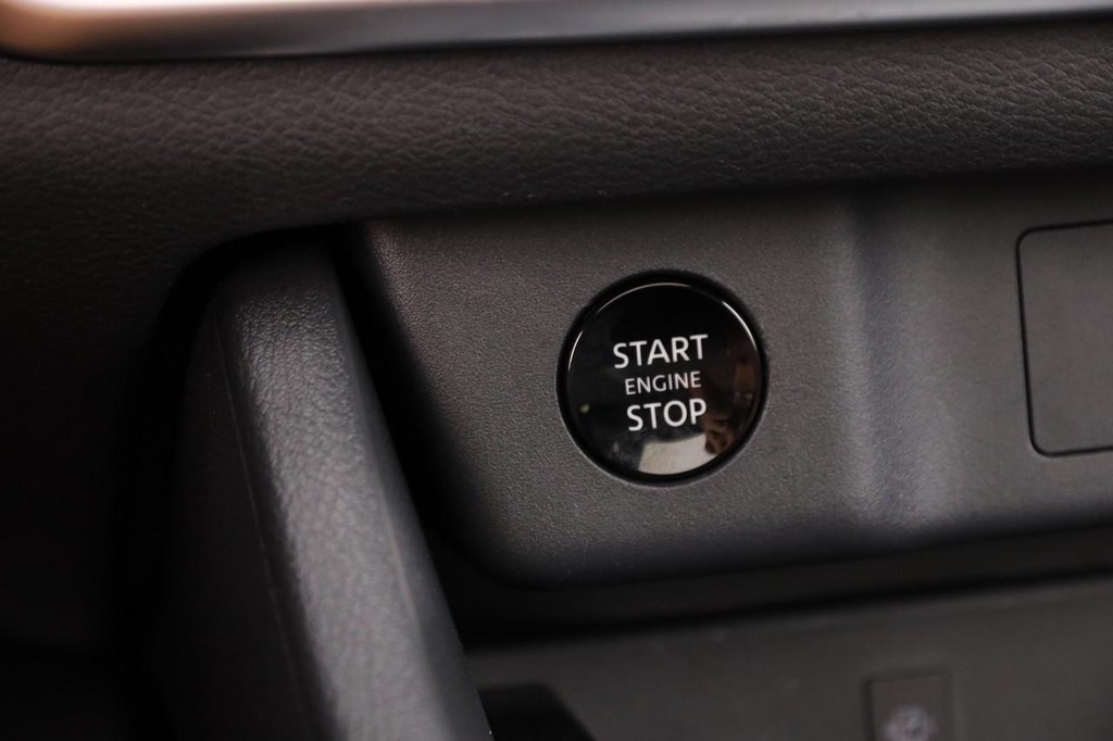 Nissan Rogue Vehicle Image 16