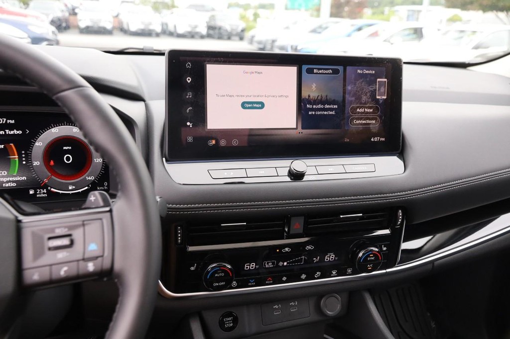 Nissan Rogue Vehicle Image 17