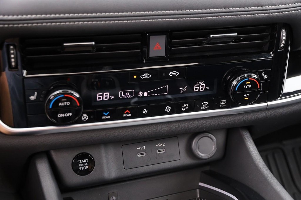 Nissan Rogue Vehicle Image 20