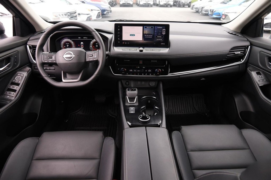 Nissan Rogue Vehicle Image 23