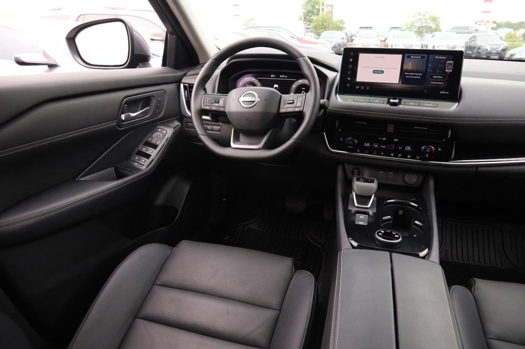 Nissan Rogue Vehicle Image 24