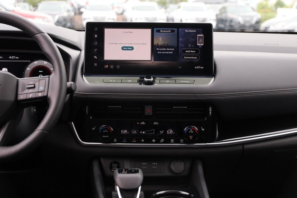 Nissan Rogue Vehicle Image 25
