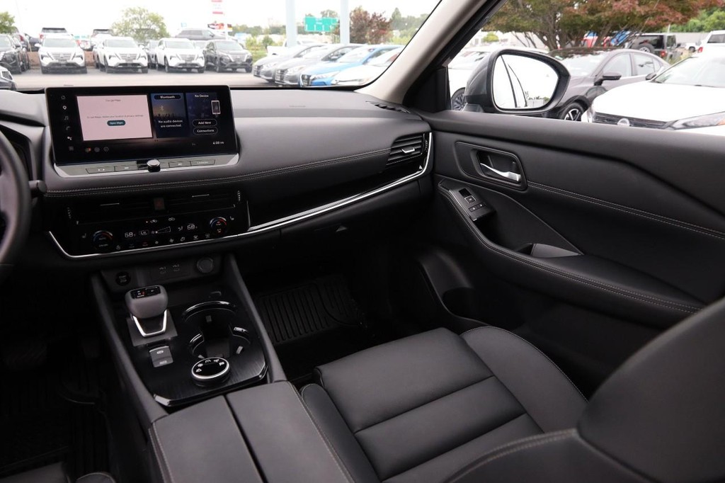 Nissan Rogue Vehicle Image 26