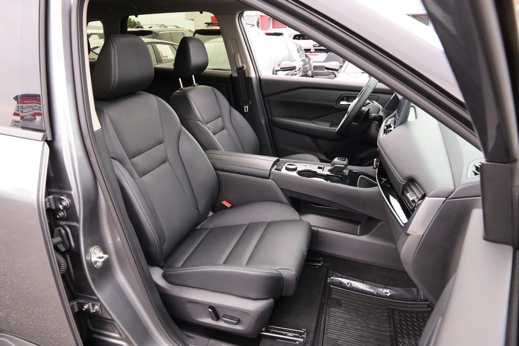Nissan Rogue Vehicle Image 27