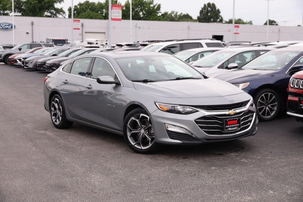 Chevrolet Malibu Vehicle Full-screen Gallery Image 2