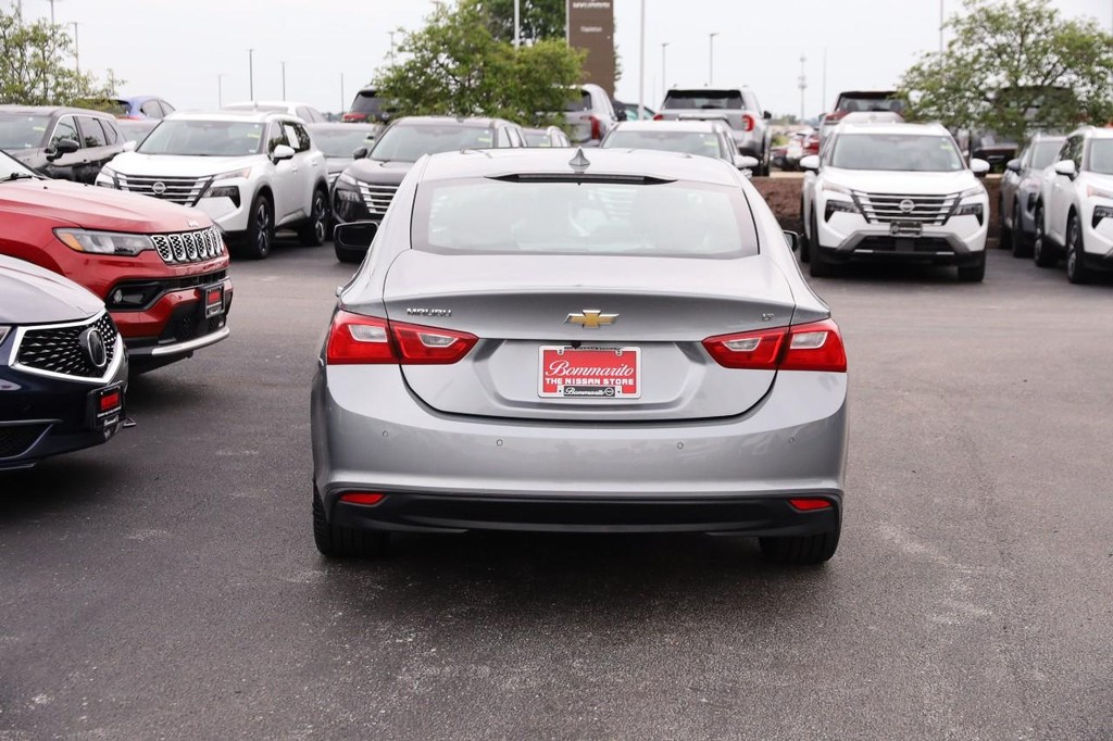 Chevrolet Malibu Vehicle Full-screen Gallery Image 6