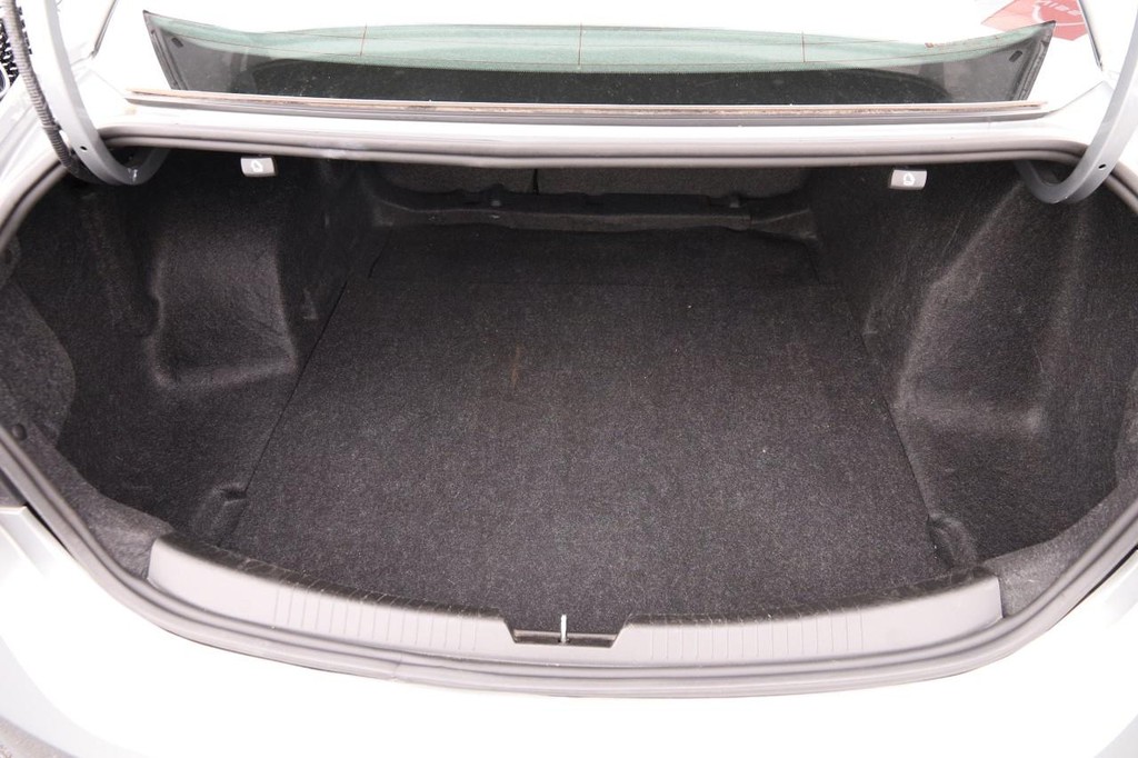 Chevrolet Malibu Vehicle Full-screen Gallery Image 7