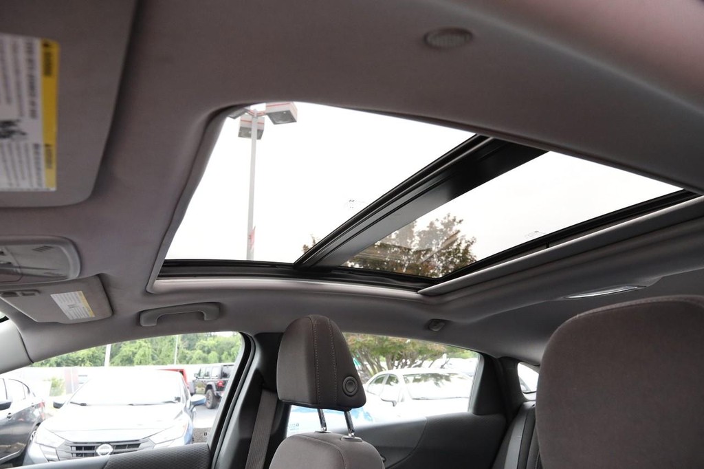 Chevrolet Malibu Vehicle Full-screen Gallery Image 8