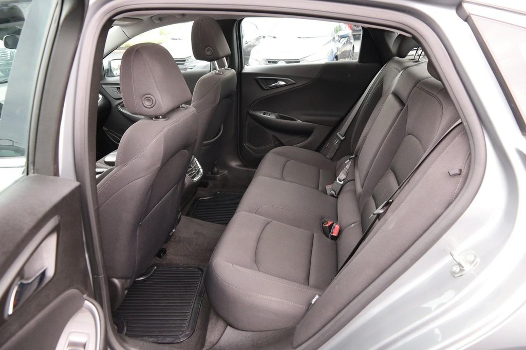 Chevrolet Malibu Vehicle Full-screen Gallery Image 10