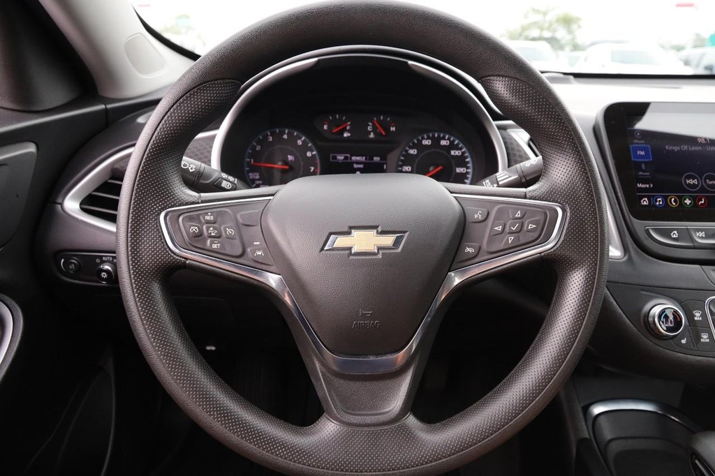 Chevrolet Malibu Vehicle Full-screen Gallery Image 11